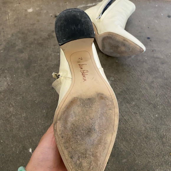 White heeled pointed toe Sam Edelman boots in a size 7.5. Lightly worn. - Picture 4 of 4